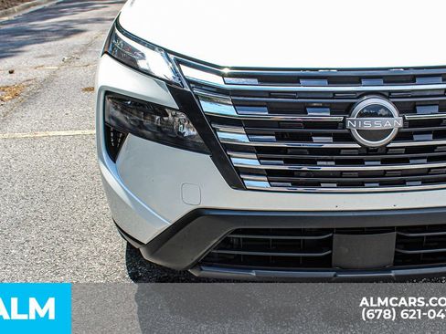 Used 2025 Nissan Rogue SV FWD image 12