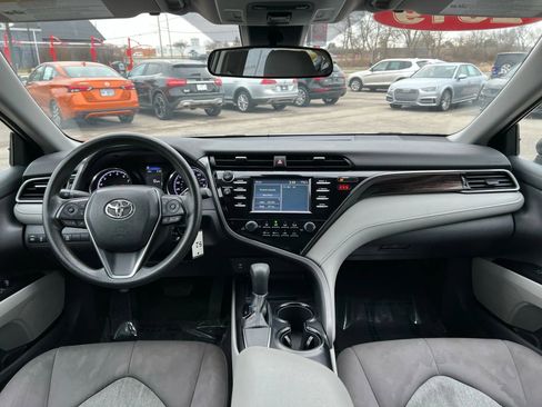 Used 2019 Toyota Camry XLE image 13