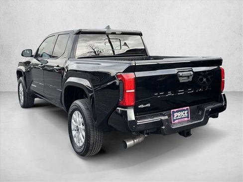 Certified 2025 Toyota Tacoma SR5 AWD/4WD image 5