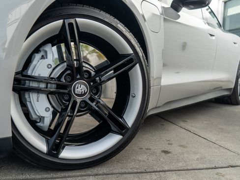 Used 2021 Porsche Taycan RWD image 5