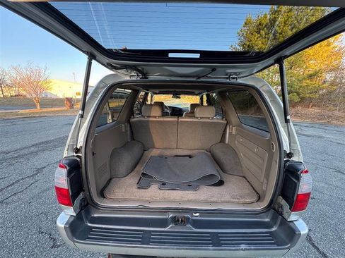 Used 2000 Toyota 4Runner Limited image 10