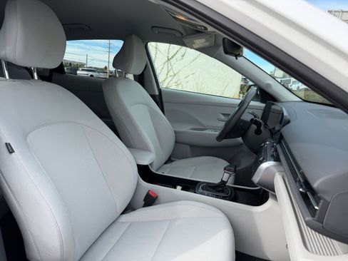 Used 2025 Hyundai Kona SEL image 36