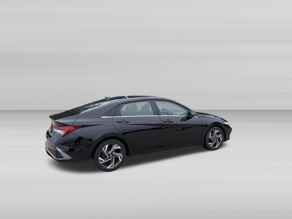 Used 2025 Hyundai Elantra Limited FWD image 5