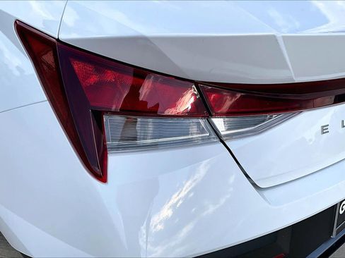 Certified 2025 Hyundai Elantra SE image 27