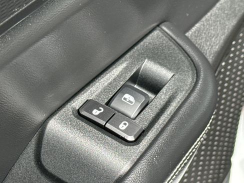 Used 2025 Jeep Grand Cherokee Altitude AWD/4WD image 30