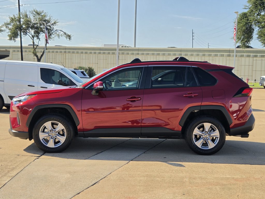 Used 2025 Toyota RAV4 XLE w/ Convenience Package FWD image 6