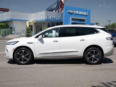 Used 2023 Buick Enclave Essence w/ LPO, Touring Package image 7