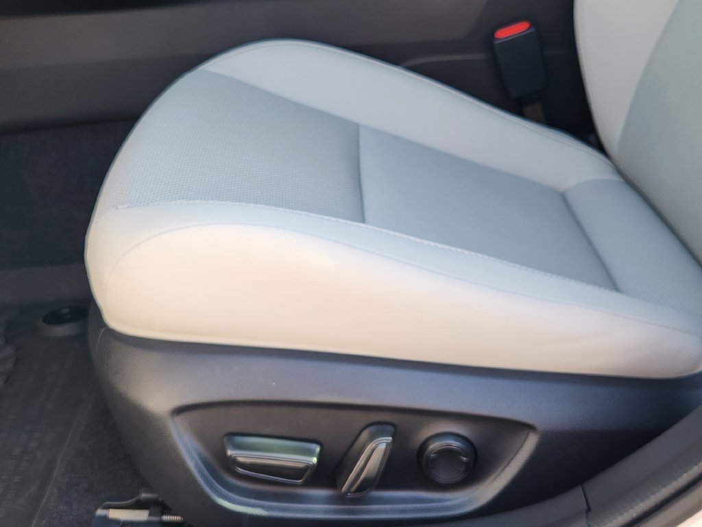 Used 2026 Toyota Prius XLE FWD image 24