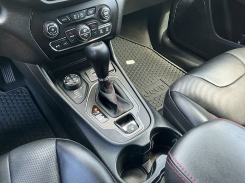 Used 2022 Jeep Cherokee Trailhawk w/ Sun, Sound & Nav Group AWD/4WD image 18