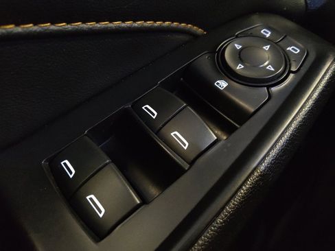 Used 2021 Chevrolet Traverse LS FWD image 27