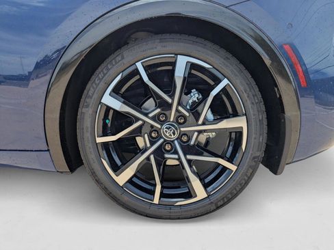 New 2025 Toyota Prius Plug-In Hybrid FWD image 11