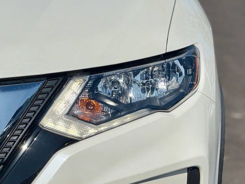 Used 2017 Nissan Rogue SV image 26