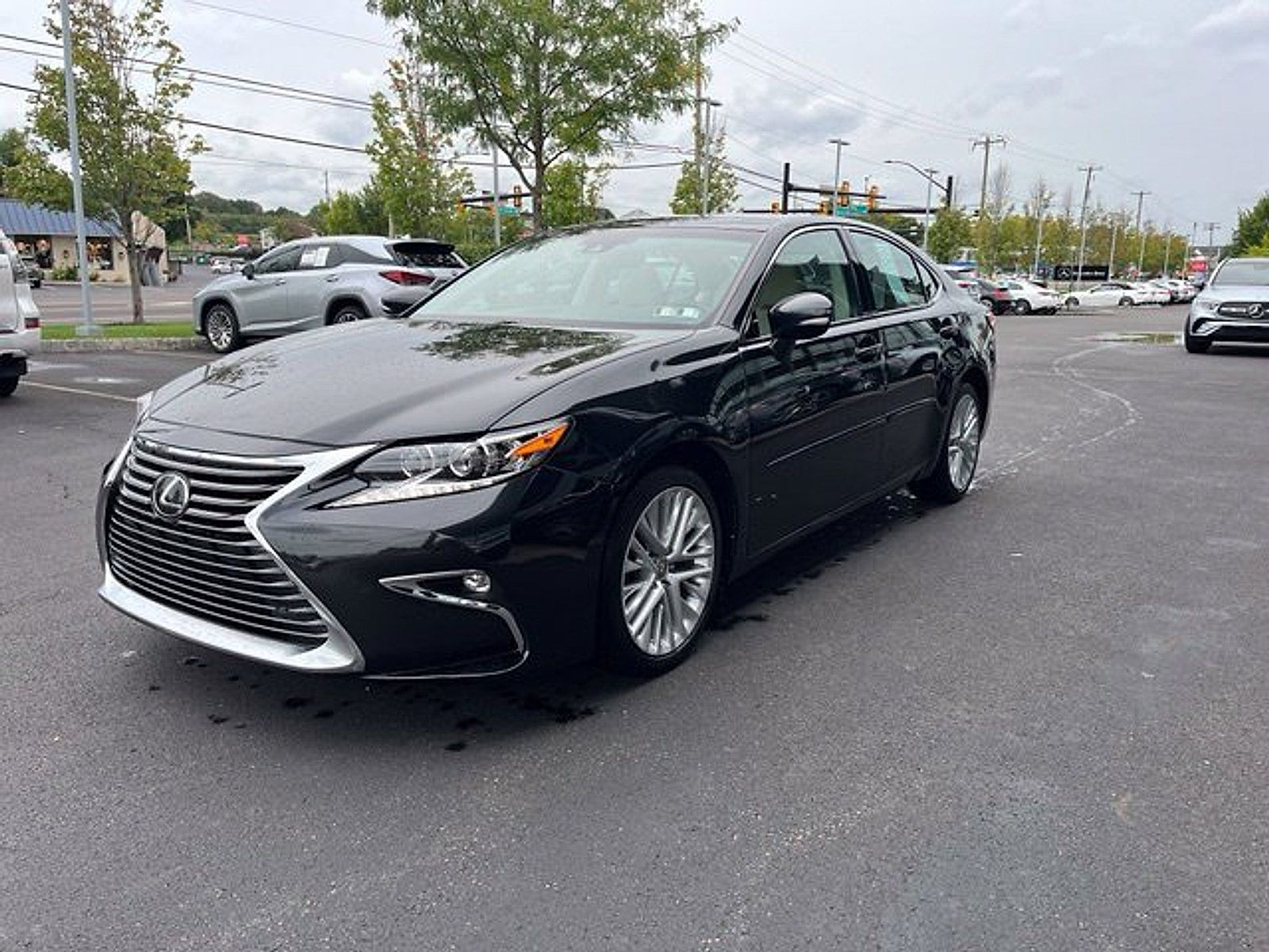 Used 2018 Lexus ES 350 w/ Luxury Package w/Wood Trim FWD image 3