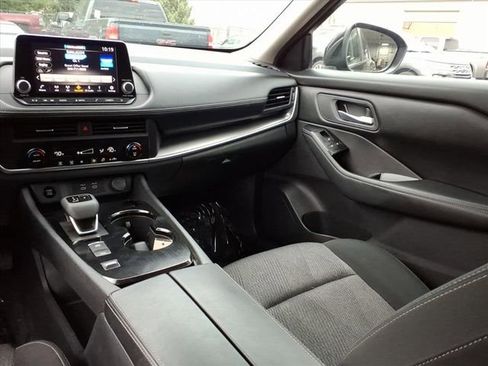 Used 2025 Nissan Rogue SV FWD image 17