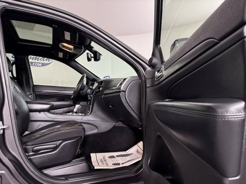 Used 2019 Jeep Grand Cherokee Altitude image 16