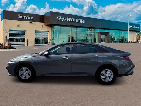 New 2026 Hyundai Elantra SE image 3