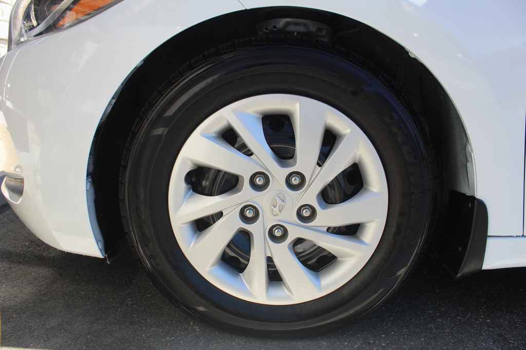Used 2018 Hyundai Elantra SE FWD image 29