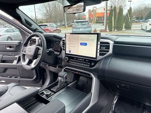 Used 2025 Toyota Sequoia Platinum image 30