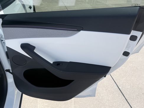 Used 2026 Tesla Model Y 2WD image 36