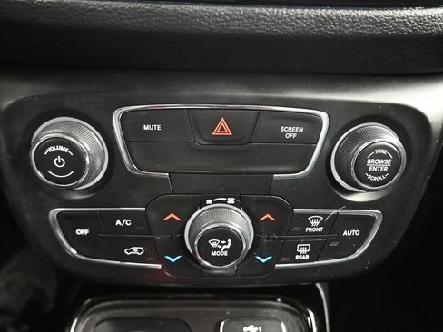 Used 2020 Jeep Compass Limited w/ Premium Lighting Group AWD/4WD image 18