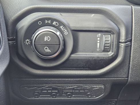 Used 2025 Jeep Gladiator Sport AWD/4WD image 21