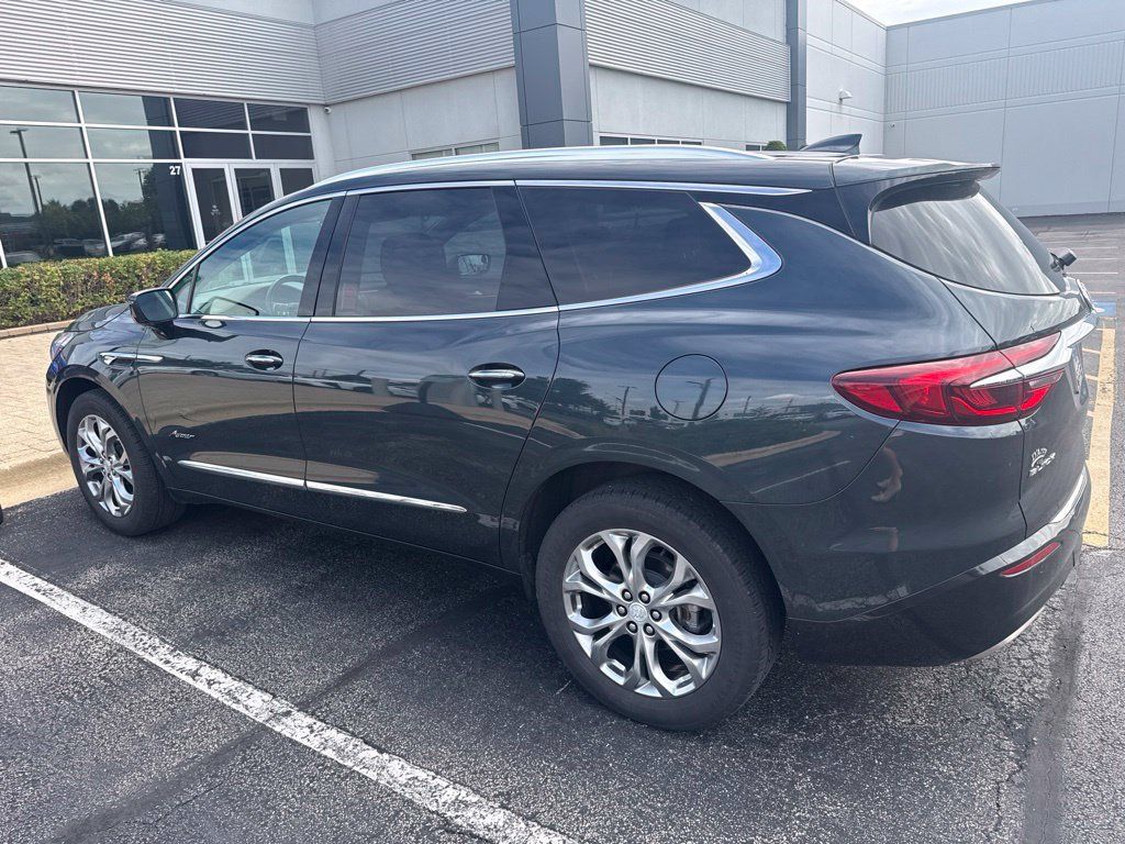 Used 2018 Buick Enclave Avenir w/ Avenir Technology Package AWD/4WD image 3