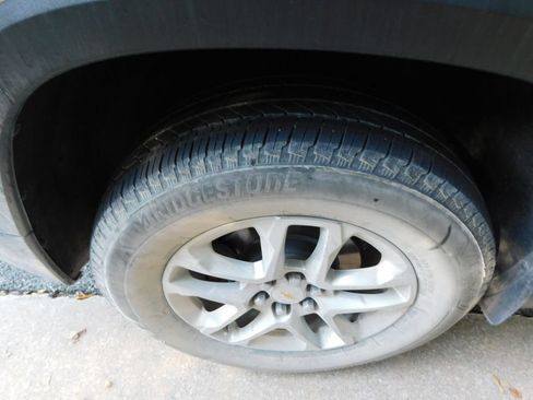 Used 2022 Chevrolet Traverse LS FWD image 7