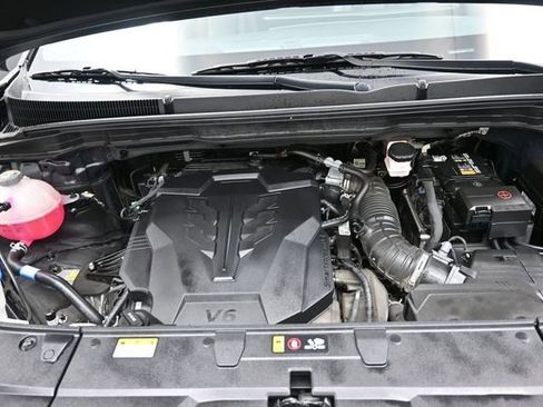 Used 2025 Kia Carnival FWD image 30
