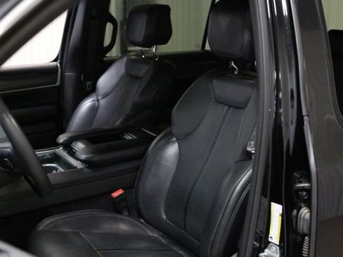 Used 2023 Jeep Wagoneer L Series II image 9