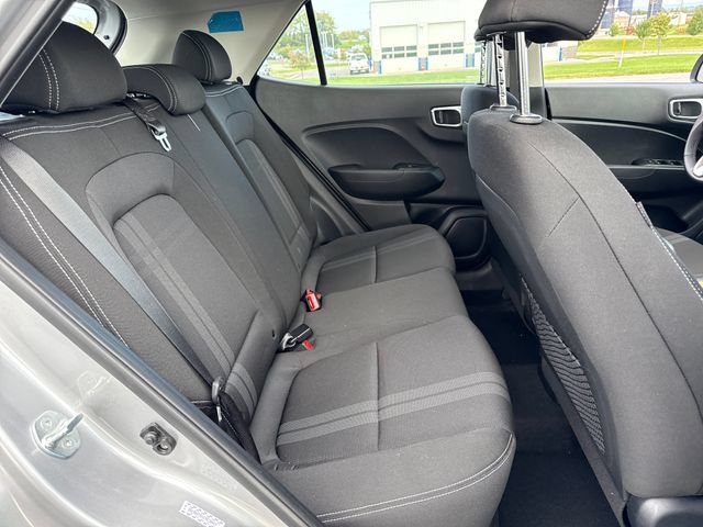 Used 2024 Hyundai Venue SEL FWD image 14