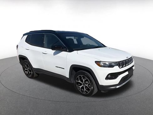 Used 2025 Jeep Compass Limited AWD/4WD image 2