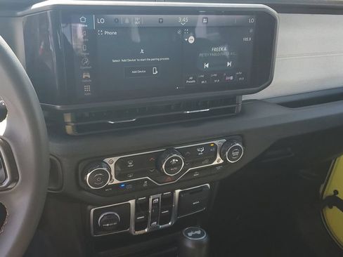Used 2024 Jeep Wrangler Unlimited AWD/4WD image 24