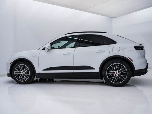 New 2026 Porsche Macan 4 Electric image 2