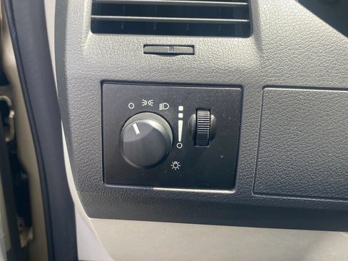 Used 2010 Dodge Grand Caravan SE w/ Climate Group FWD image 16