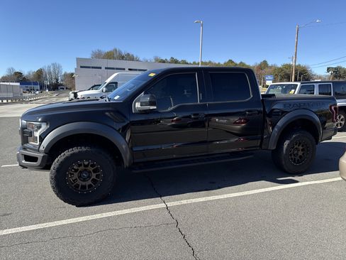 Used 2017 Ford F150 Raptor w/ Equipment Group 802A Luxury image 7