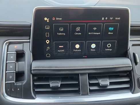 Used 2024 GMC Yukon XL AT4 w/ Technology Package AWD/4WD image 43