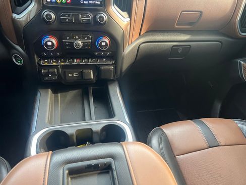 Used 2020 Chevrolet Silverado 1500 High Country w/ Technology Package image 34