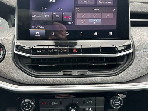 Used 2023 Jeep Compass Sport image 10