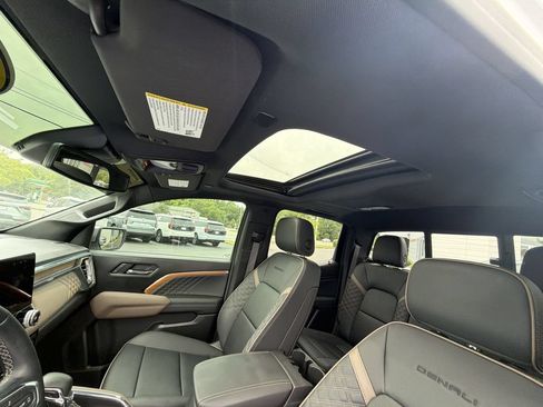 Used 2024 GMC Canyon Denali AWD/4WD image 22