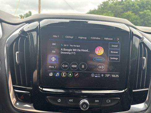 Used 2023 Chevrolet Traverse RS FWD image 19
