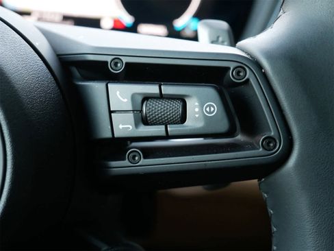 Used 2025 Porsche Cayenne image 18