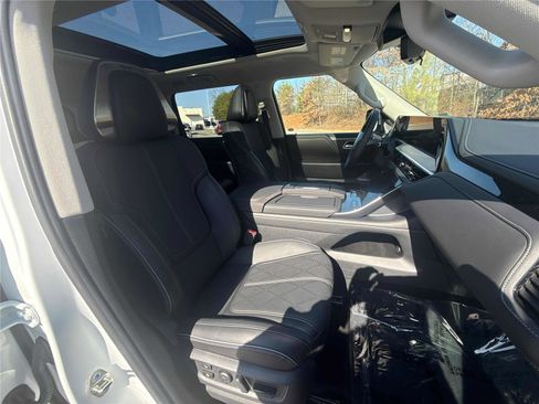 Certified 2025 INFINITI QX80 Sensory image 25