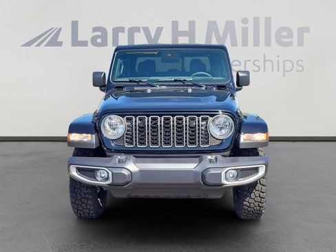 New 2025 Jeep Gladiator High Tide image 9