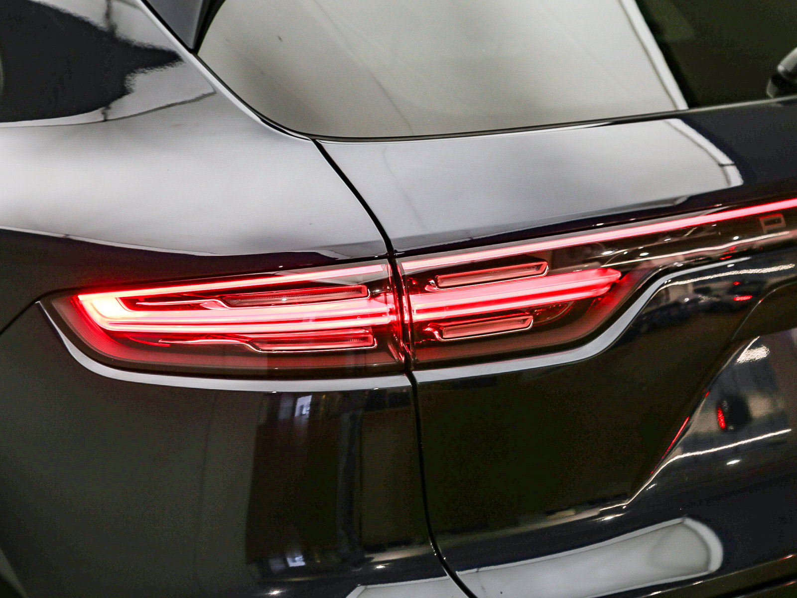 Certified 2023 Porsche Cayenne AWD/4WD image 15