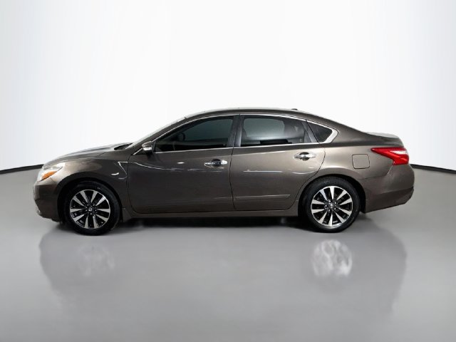 Used 2016 Nissan Altima 2.5 SL w/ Moonroof Package FWD image 6
