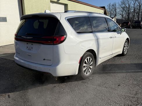 Used 2021 Chrysler Pacifica Limited image 5