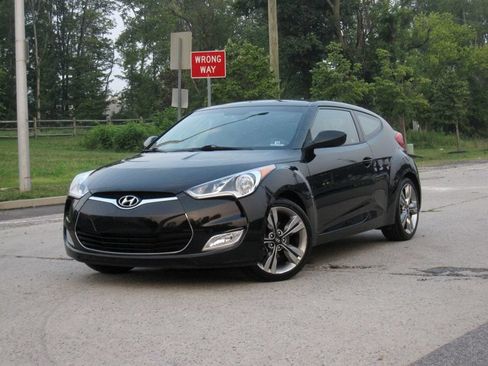 Used 2016 Hyundai Veloster w/ Option Group 02 FWD image 3