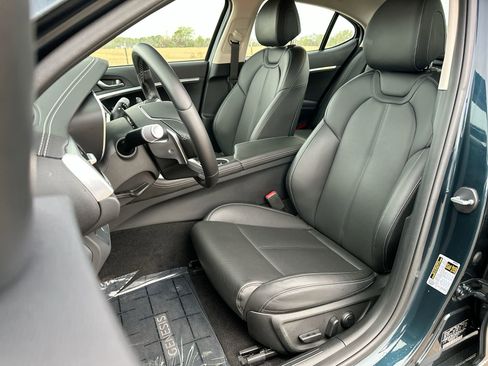 Used 2024 Genesis G70 2.5T image 16