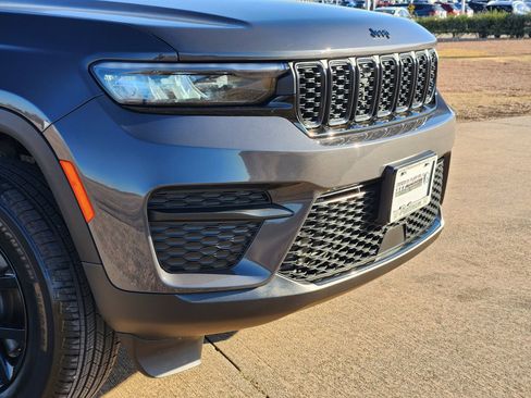 Used 2025 Jeep Grand Cherokee 4WD image 12