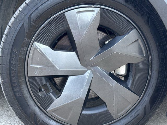 Used 2025 Toyota Prius LE FWD image 9